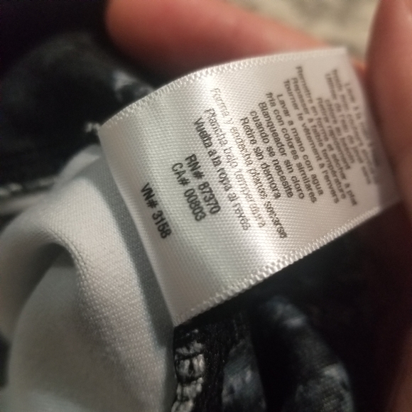 💘 alo Cropped Snakeskin Print Leggings - Picture 5 of 5